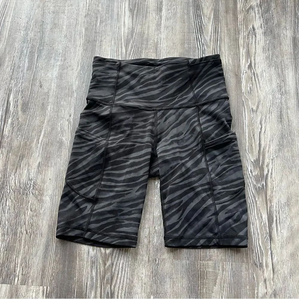 Lululemon Fast and Free Short 8" - Picture 5 of 13